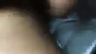 زوجة لاتينية تصرخ في نشوة بينما يمارس زوجها معها جنسًا عنيفًا وقاسيًا