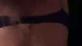 مقدمة لحس فرج زميلة الغرفة تقود إلى مص ثلاثي بشغف