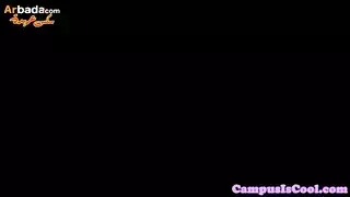 بعد الجنس السحاقي، يدك مهبلاتهما الضيقة