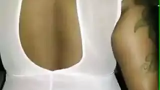 الاستمناء الإباحي: أم إيبوني تشبع فرجها المبلل