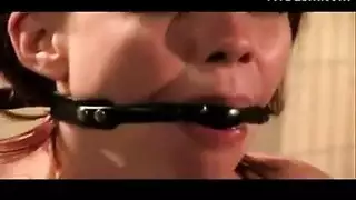 بالسلاسل حمام فتاة