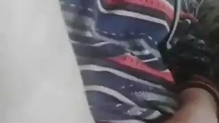 استمناء أنثوي صريح: فتاة مثيرة تقذف من اللعب الخشن بفرجها