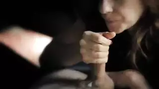 هاويتان شقراوان حمراوان تشاركان سمراء في جنس عنيف