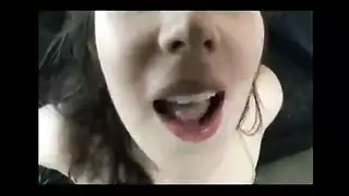 قضيب ضخم يمدد مؤخرة أنيسا وهي تبتسم