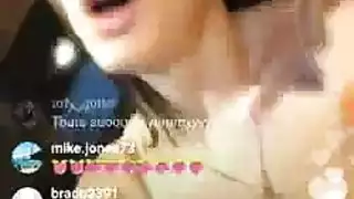 مشهد سحاقي صريح: فرك مهبل مبلل وتقبيل حميم