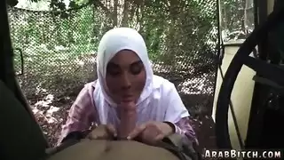 مص إباحي: فتاة عربية تخدم الانتصاب النابض لنائب الرئيس