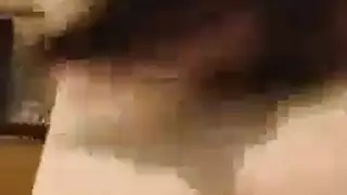 الركوع للقضيب الأسود الكبير: حارتان تقدمان مصة