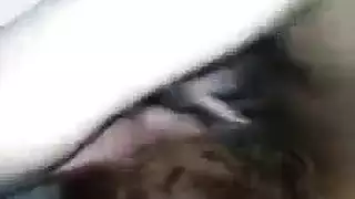 شقراء هواة تمارس الجنس بخشونة، مهبلها يقطر وتضحك