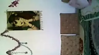 ابنة الأخ المشاغبة تتعرض طيزها للتدمير من قبل عمها الأكبر سناً