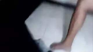 شاب لاتيني هيجان بيلعب في زبره وعايز ينيك