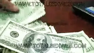 الرجل الأسود يمارس الجنس مع صديقة أفضل صديقه وهو في المنزل